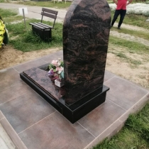 Памятник из гранита Аврора фото.