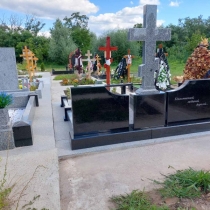 Индивидуальный памятник матери на могилу.