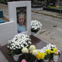 Детский памятник под заказ. Высота детского памятника - 115 см. Цена памятника ребёнку - доступна.