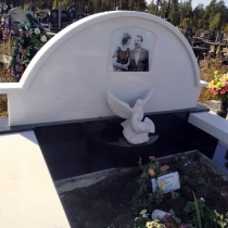 Индивидуальный памятник. Высота памятника - 160 см. Стоимость памятника - доступна.