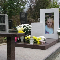 Памятник ребёнку под заказ. Фото детского памятника на кладбище. Установка памятника в Киеве.