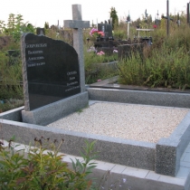 Памятник с крестом фото. Высота установленного памятника на кладбище - 152 см. Цена памятника на заказ - доступна.