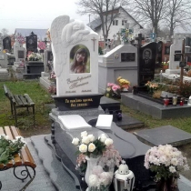 Памятник с барельефом ангела фото. Размеры памятника с ангелом: 110 см. х 70 см. х 12 см. Цена памятника с барельефом $4 тыс.