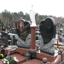 Фото памятника с Богородицей. Высота скульптуры из бетона - 78 см. Цена Богородицы на колонне 4,5 тыс. грн.