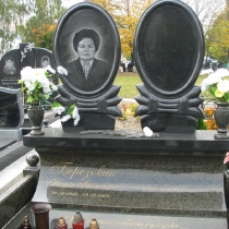 Памятник на кладбище