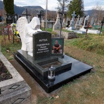 Эксклюзивный памятник с ангелом на кладбище, фото.