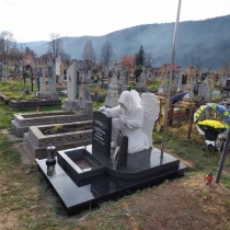 Эксклюзивный памятник военному с ангелом на могилу.