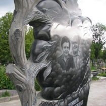 Памятник на кладбище