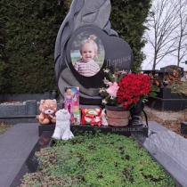 Індивідуальний пам'ятник дитині, висота 120 см.