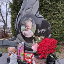 Розміри дитячого пам'ятника: 120х80х10 см.