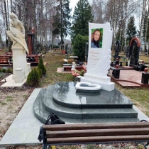 Пам'ятники для дітей. Висота пам'ятника дівчинці 1,6 м.