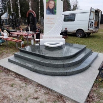 Розміри пам'ятника дівчині з білого мармуру, згідно проекту.