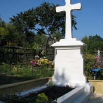 Мраморный крест на могиле фото. Изготовление креста из мрамора по индивидуальному проекту. Доступная цена мраморного креста $3 тыс.