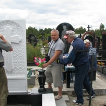 Установка креста из мрамора