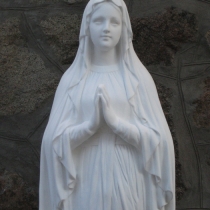 Фото статуи Богородицы из бетона. Размеры скульптуры: высота 130 см., вес 130 кг., основа 30 х 30 см. Цена 29 тыс. грн. Фото Богородицы на складе в Киеве.