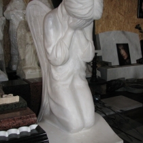 Статуя плачущего ангела. Фото ангела на складе в Киеве; высота 90 см., вес 190 кг. Цена статуи ангела 29 тыс. грн.