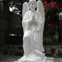 Фото статуи небесного ангела на складе. Цена ангела из бетона 39 тыс. грн. Гарантия на скульптуру ангелов 10 лет.
