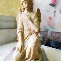 Фото скульптуры ангела. Модель ангела для памятника. Ритуальный ангел из глины.