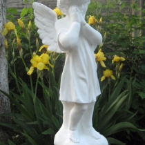 Купить ангела для памятника сегодня по цене 5 тыс. грн. - можно в Магазине скульптуры в Киеве.