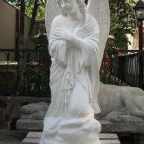 Статуя небесного ангела. Фото статуи на складе в Киеве. Цена статуи ангела 39 тыс. грн. Гарантия на статуи ангелов 10 лет.