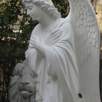 Скульптура скорбящего ангела. Изготовление скульптуры ангела с гарантией. Фото ангела на складе. Цена ангела 39 тыс. грн.