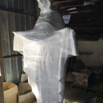 Виготовлення статуї Богородиці у Києві.