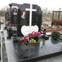 Памятник со скульптурой ангелов; фото памятника на кладбище. Цена памятника с ангелами, доступна.