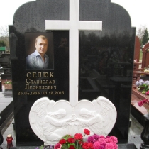 Фото памятника со скульптурой ангелов. Размеры памятника: 160 х 70 х 10 см. Стоимость памятника с ангелами, по разработанному проекту 3д.