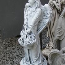 На фото скульптура девочки для памятника. Высота скульптуры девочки - 76 см. Цена скульптуры девочки - 5 тыс. грн.