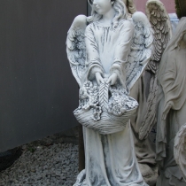 Скульптура девочки для памятника. Фото скульптуры девочки с корзинкой. Цена скульптуры девочки в Киеве - 5 тыс. грн.