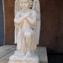 Скульптура ангела для памятника, молящийся ангел из бетона. Высота скульптуры 54 см., основа 20 х 20 см., вес 25 кг. Цена скульптуры ангела 5 тыс. грн. Фото молящегося ангела на складе, после покраски.