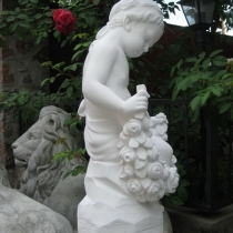 Скульптура девочка с розами. Изготовление высокопрочной скульптуры из бетона, в Киеве. На фото, девочка ангел из декоративного бетона: размер скульптуры девочки 62 см., высота; 20 х 24 см., основа ангела; 23 кг., вес. Цена изделия 5 тыс. грн.