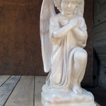 Ангелы из бетона для памятников. Высота ангела 54 см., основа 20 х 20 см., вес 25 кг. Цена скульптуры ангела 5 тыс. грн. Фото молящегося ангела на складе, после покраски.