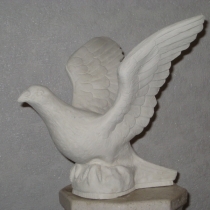 Голуби из бетона; скульптура голубя, высотой 29 см., цена скульптуры 2500 грн. Фото голубя на складе, после покраски.