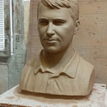 Размеры мужского бюста для памятника: 78 Х 75 х 40 см.