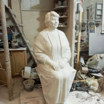 Створення жіночої скульптури з полімеру.