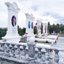 Элитный VIP комплекс из мрамора и гранита. Фото на могиле в Киеве.