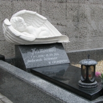 Фото нового памятника младенцу на городском кладбище Берковцы в Киеве. Размер памятника ребёнку на могилу, согласно разработанного проекта. Доступная цена памятника ребёнку $1 тыс., вместе с монтажом.