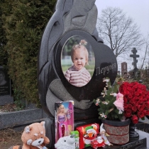 Новоизготовленный памятник ребёнку на заказ. Фото на кладбище.