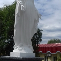 Новая скульптура Богородицы для кладбища. Купить статую Богородицы недорого, можно в магазине Ритуальной скульптуры в Киеве сегодня.