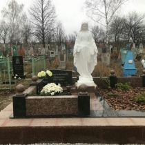 Фото памятника со скульптурой. Размеры статуи для памятника - 240 см.