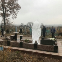 На фото ритуальная скульптура.для памятника. Общие размеры статуи для памятника 240 см.