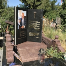 Надгробный памятник на могилу. Высота памятника мужчине - согласно проекта. Цена памятника - согласно разработанного проекта.