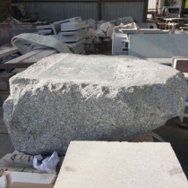 Размер надгробия из камня: 85 х 70 х 45 см., камень Танского месторождения, Уманский карьер.