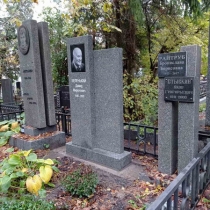 Заказать памятник на одного человека - можно с сайта: https://www.grand-ritual.kiev.ua